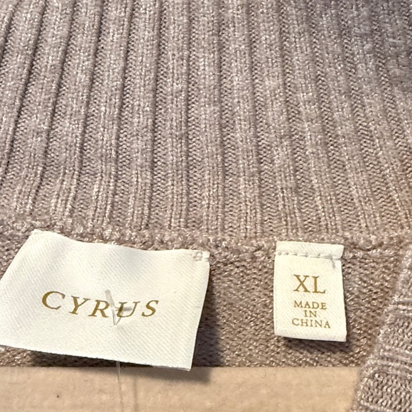 Taupe Diamond Knit Sweater - Picture 3 of 3